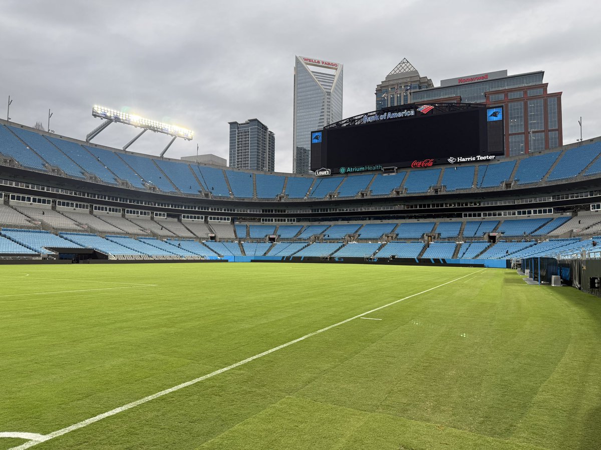 jaybusbee's tweet photo. Quiet pitch, Charlotte https://t.co/8OwekJmSI3