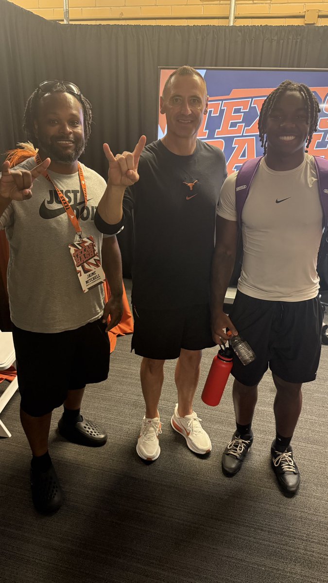 JAYMITCH_1's tweet photo. Texas elite camp was 🔥 it’s always fun to compete with the best. After a great conversation @CoachSark  @CoachJuluke it was nice meeting you guys. I’m blessed to receive an offer from @TexasFootball. 

#HookEm
Trust the process. The GRIND continues 💪🏾
@BFNDFball @Basorecoach
@CoachRitcheyFB @JeffHoweth7 @CoachSark @BWells409  @TexasRecruiting @TXHRecruiting @CJVogel_OTF @TexasRecruiting @samspiegs @malloryhartley @GPowersScout
@iam_alinedouard @adamgorney
@MikeRoach247 @ChadSimmons_
@DCTF @_RL_Martin @247Sports
@TomLoy247 @AABonNBC @SWiltfong_  @247Hudson 
@WillTurboff  @BrandonHuffman @TFloss32 @TheUCReport @AWilliamsUSA 
@BDammone 
@nikefootball @TheOpening 

#TexasHSFB  #TXHSFB  #RecruitThe210 #RecruitBrennanBears #HighSchoolFootball #OFFERSZN 
#2028watchlist