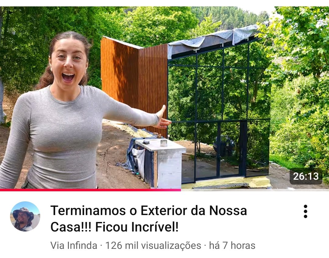 Dier369's tweet photo. Tô acompanhando o Eliezer do canal Via Infinda 

Ele finalizou a casa em Portugal depois de falar que estava se sentindo inseguro de morar em Portugal...

Só que agora o problema é que ele fez uma casa com 30% de vidro espelhado 

Mas eu acho que ele provavelmente ainda não se deu conta do maior problema do vidro espelhado, especialmente na natureza