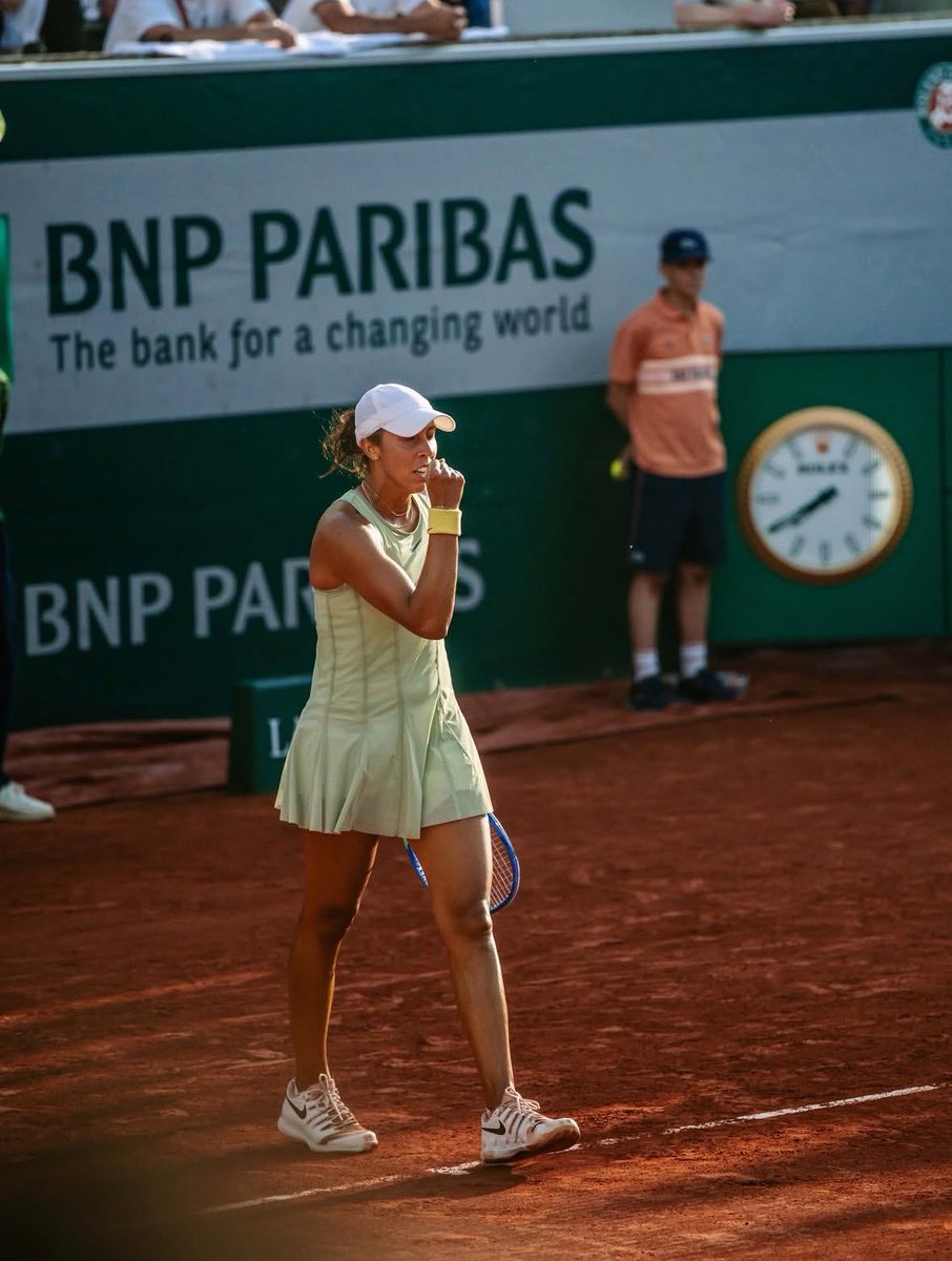 WTASharp's tweet photo. WTA Roland Garros🇫🇷

Fade the Fat!

Keys ML @ 1.66 1U
Keys S1 o9.5 Games @ 1.9 0.5U

❤️ If Tailing! Write Up Below!👇 

Fade the fat in the heat! Keys leads the H2H 3-0 with a recent 3 set, 3 tiebreaker match. Keys is playing great this year 11-3 on clay with a finals run at her last tournament. Shnaider won’t be able to compete in a 3 set match and keys isn’t losing in straights.