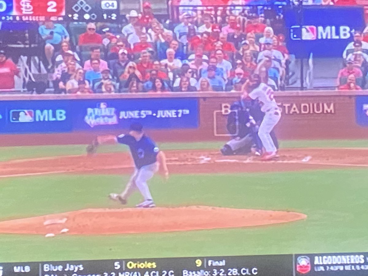 fredmotorhead's tweet photo. @MemesLeonesYUC Aqui con un ojo en el cardinals @ cubs…. https://t.co/uHoBzJK8WT