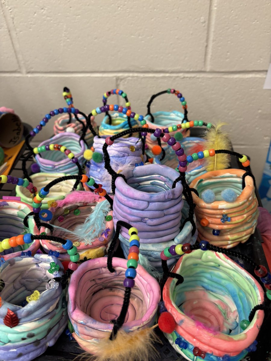 sharrington_art's tweet photo. 1st and 2nd grade art 🎨😊 https://t.co/DsLXXx5bsg