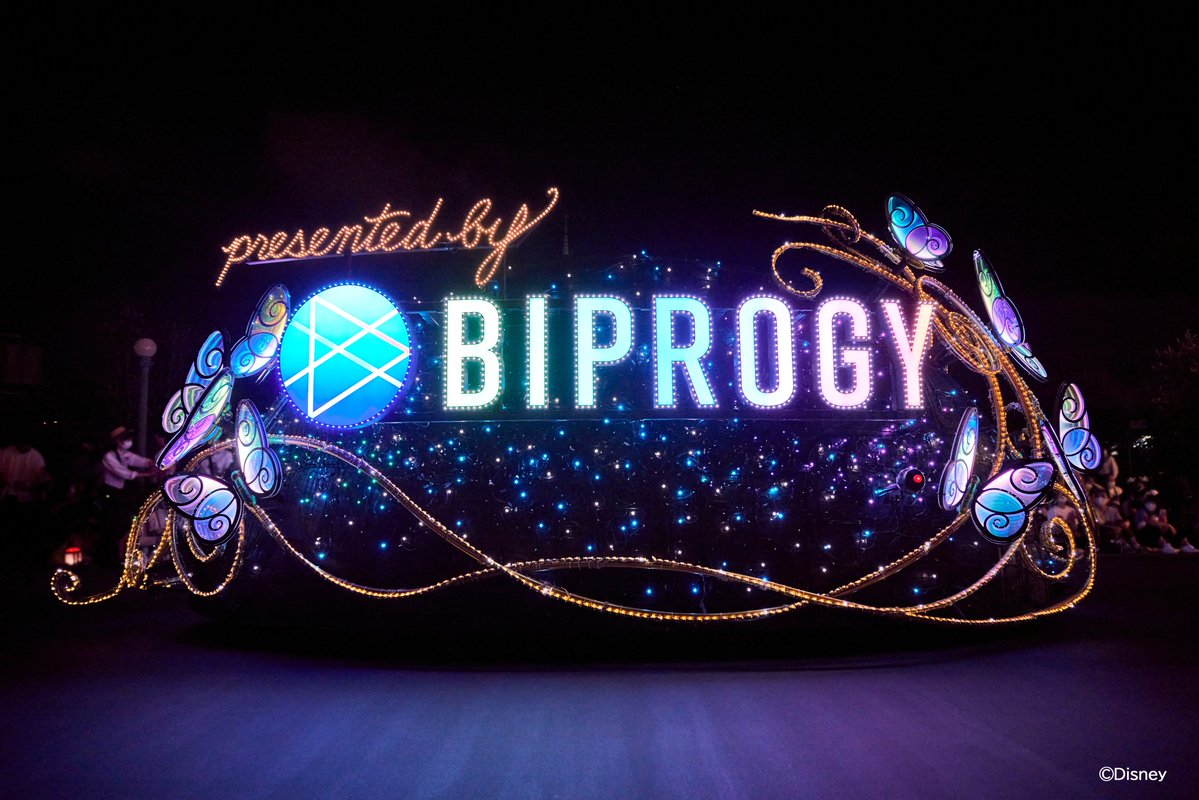 BiprogyInc's tweet photo. 本日、BIPROGYがオフィシャルスポンサーとして提供している“東京ディズニーランド・エレクトリカルパレード・ドリームライツ”が 25年を迎えました🎉

色鮮やかな光と音楽に包まれる、特別な夜のひととき🌟

これまでも、これからもパークの夜を彩るナイトパレードを応援しています！ https://t.co/eFsb9RnRKM