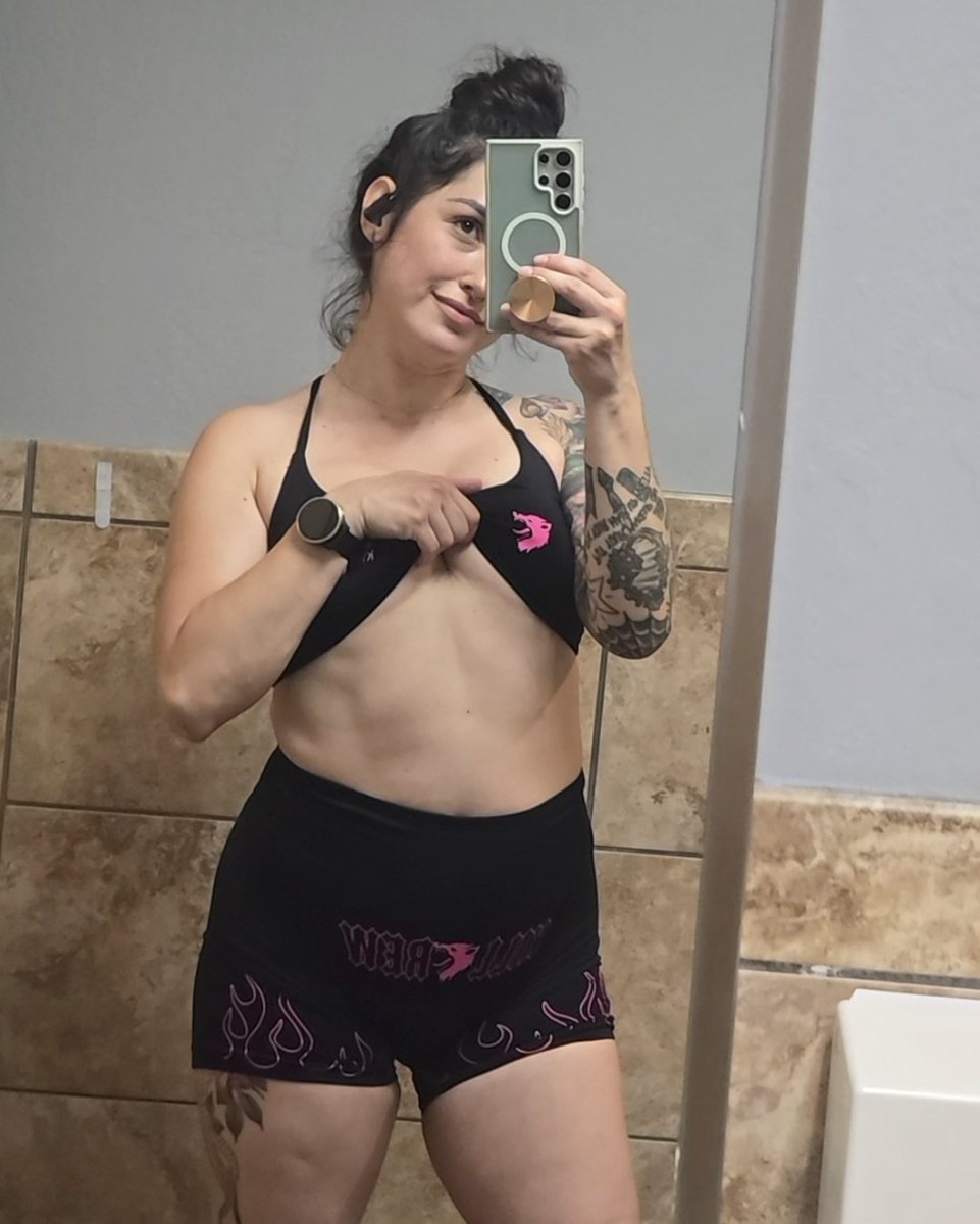 all4goddessrae's tweet photo. Your silly little gf could never 🤭
Send to be the simp that's personally responsible for my protein intake after today's heavy leg day 🤌✨️ https://t.co/4pc5A66mOA