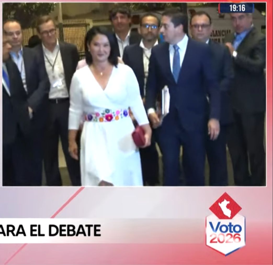 elgatogrone's tweet photo. Nadie que se considere Aliancista debería avalar esta cagada ya @KeikoFujimori y sus esbirros ayudaron a @jferrari5 con su Ley Perro Muerto si llega al poder q cochinadas más no le avalarán https://t.co/k9RLzBF5mX