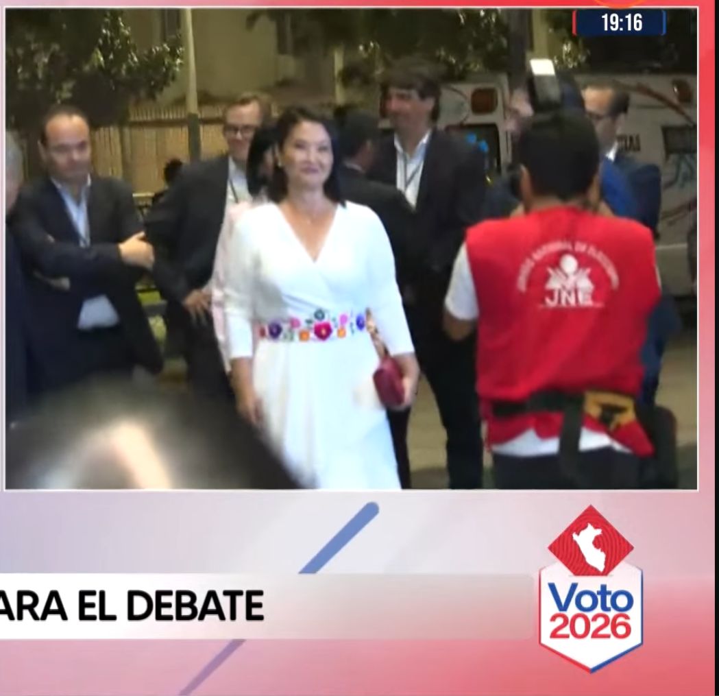 elgatogrone's tweet photo. Nadie que se considere Aliancista debería avalar esta cagada ya @KeikoFujimori y sus esbirros ayudaron a @jferrari5 con su Ley Perro Muerto si llega al poder q cochinadas más no le avalarán https://t.co/k9RLzBF5mX