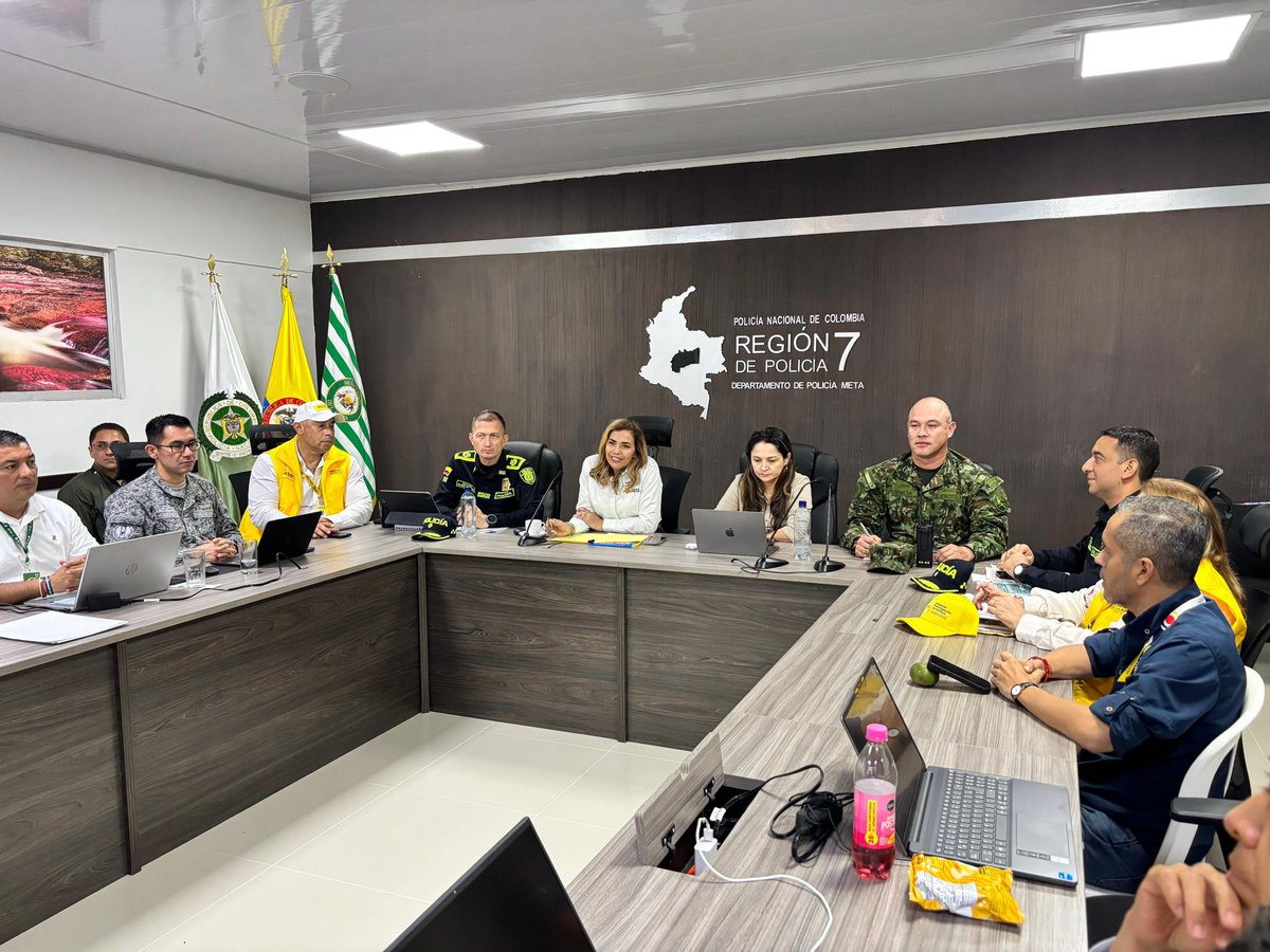 RafaelaCortesZ's tweet photo. Hoy el Meta tuvo una jornada electoral tranquila, segura y ampliamente participativa. Quiero agradecer en este importante logro a los ciudadanos por su comportamiento ejemplar, a la Fuerza Pública, la Registraduría, la Procuraduría, la Defensoría del Pueblo, la Fiscalía, los jurados de votación, alcaldías y servidores públicos que trabajaron durante semanas y hoy con todas sus fuerzas para garantizar las condiciones necesarias para el ejercicio democrático.

En un contexto complejo para la seguridad del país, los ciudadanos demostraron en nuestro departamento y el país, que son más fuertes que el miedo y que ninguna amenaza puede estar por encima de su derecho a participar. Las instituciones respondieron, los protocolos funcionaron y el departamento y Colombia estuvieron a la altura de este importante reto democrático.

Como gobernadora del Meta y presidenta de la Federación Nacional de Departamentos, quiero reconocer y exaltar el trabajo realizado en todo el país por gobernadores, alcaldes, autoridades electorales, organismos de control y Fuerza Pública. Colombia demostró una vez más la fortaleza de sus instituciones y la capacidad de las regiones para trabajar unidas en defensa de la participación ciudadana, la legalidad y la confianza democrática.