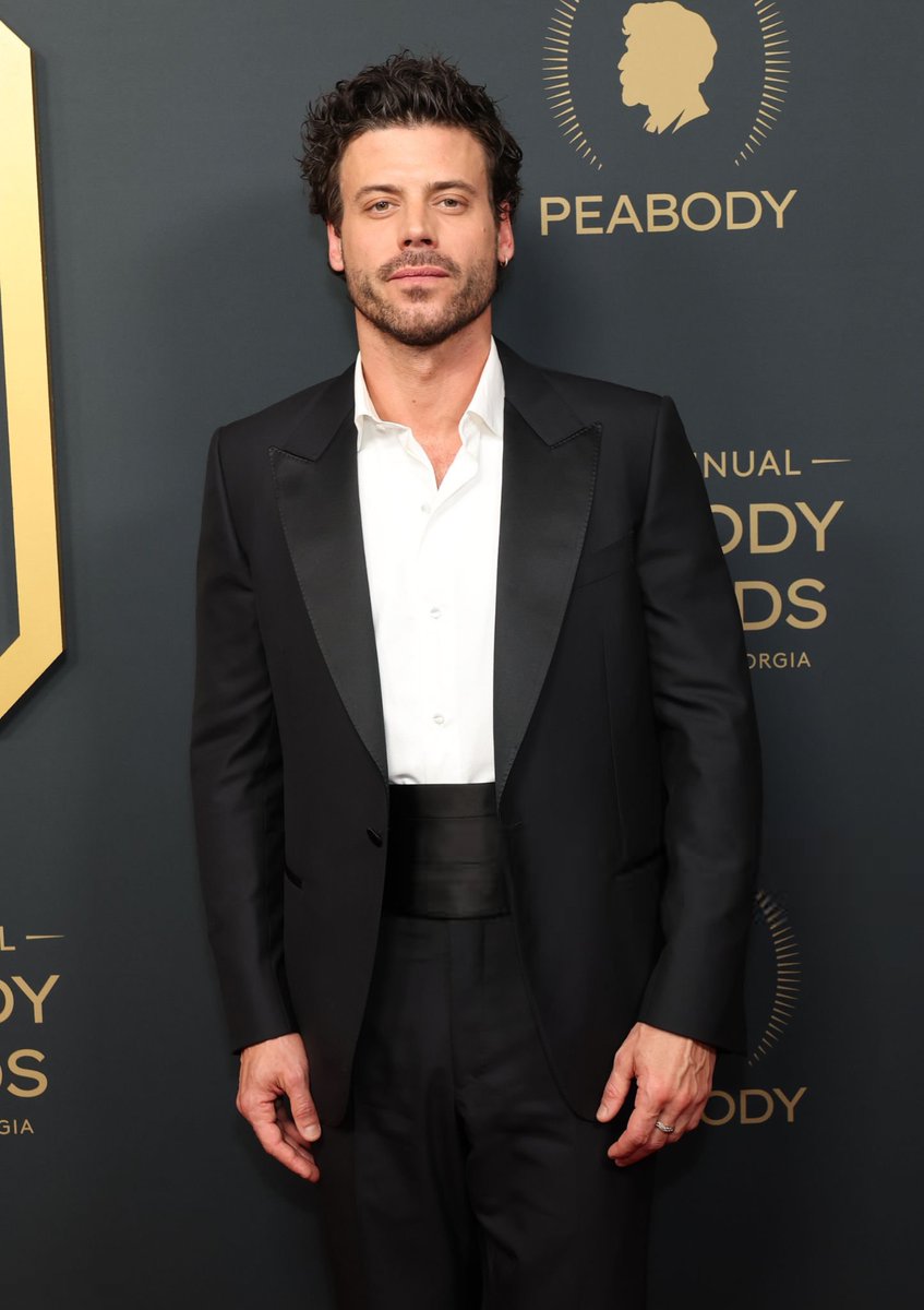 FrancoisANews's tweet photo. François Arnaud at the 86th Annual Peabody Awards https://t.co/1uUPBkbnW1