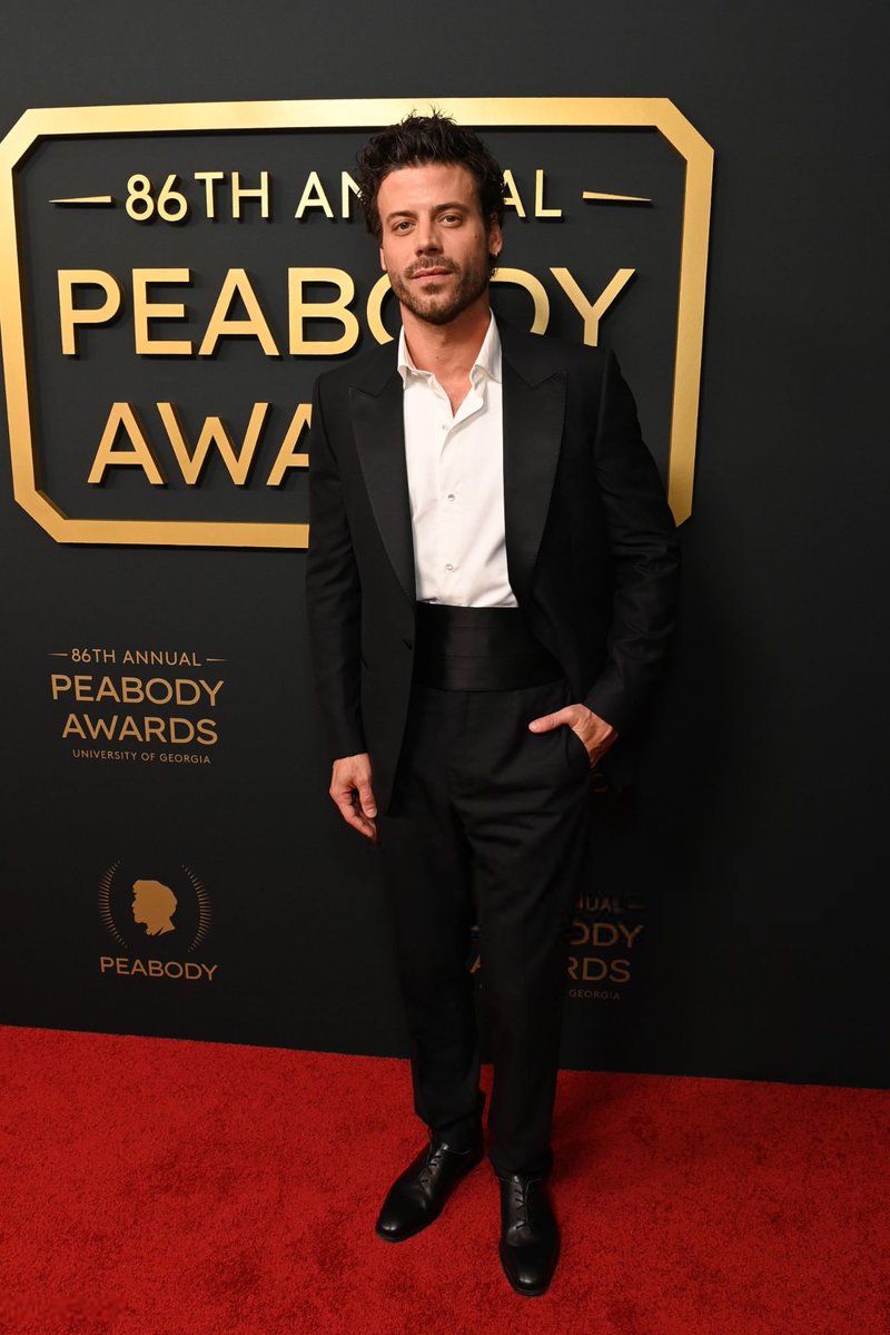 FrancoisANews's tweet photo. François Arnaud at the 86th Annual Peabody Awards https://t.co/1uUPBkbnW1
