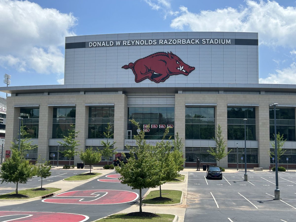 TateGoldenA's tweet photo. Specialist camp today at the U of A ‼️🐗🏈 Thank you @maxgilbs7 for the excellent instruction ! @RazorbackFB @RSilverfield @chadlunsford @CoachTillman_ @CoachARinehart @CoachLiamPeters @calebcarmikle @TateGideon @ARPrepSports @RRainwater1037 @tctabler @Chris_Sailer @KohlsKicking https://t.co/JDGPLUC0nG