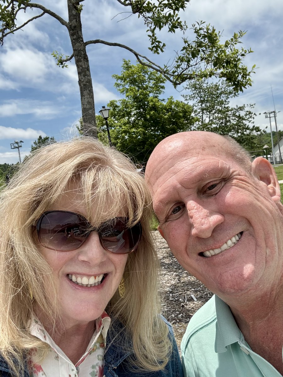 ChuckHubbardNC's tweet photo. Happy birthday to my amazing wife, Shari! Celebrating in Blowing Rock reminds me of what matters. We asked small businesses what they need from Congress. Support Carriage Trade Living and The Spice & Tea Exchange!
#NC05 #blowingrock #locallyowned #Chuckhubbardforcongress https://t.co/amEYOwhLzp