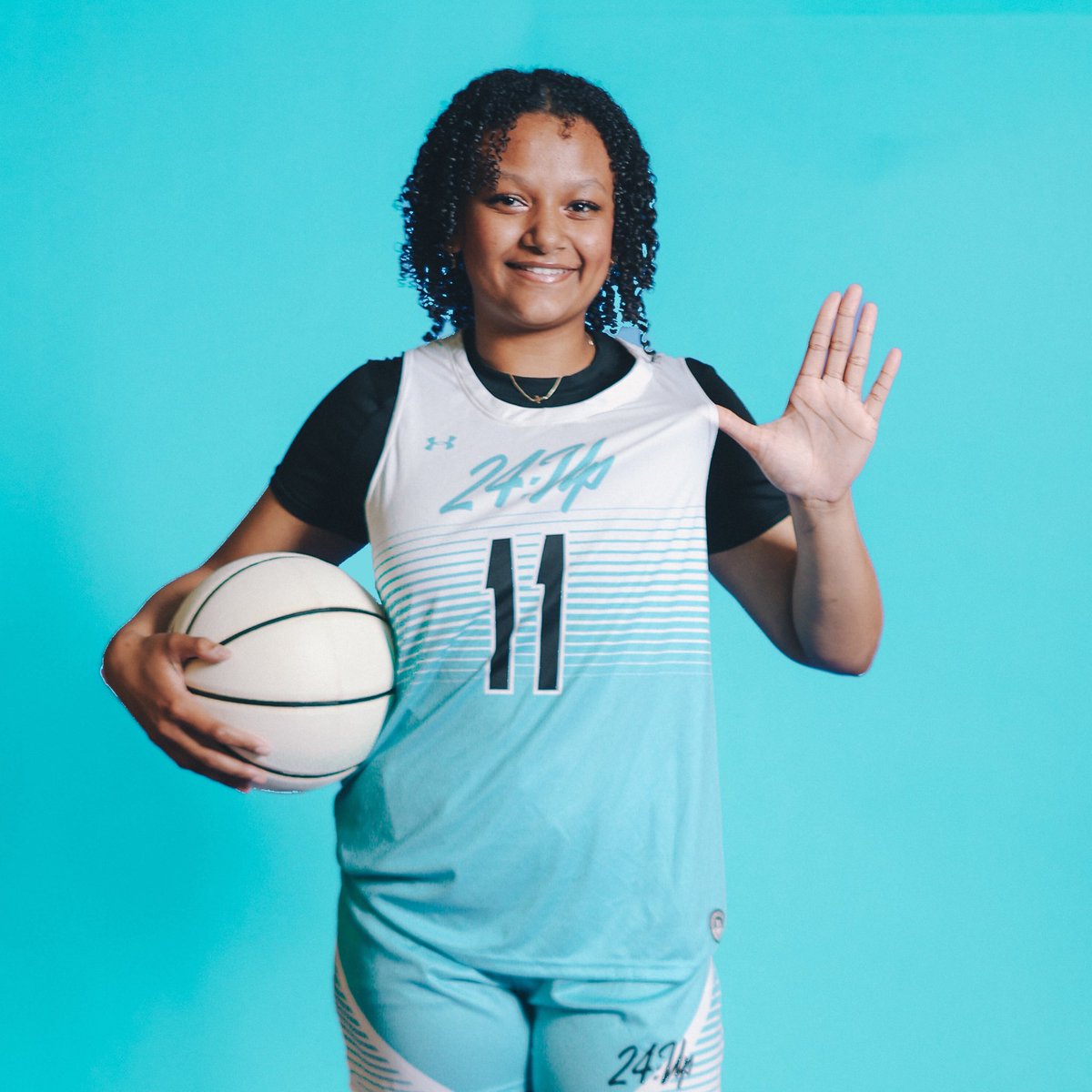 24up_official's tweet photo. 16U UA Rise vs. Example Sports 16U UAA W, 53-51:

@PeytonCochenet - 19 points, 10 rebounds, 6 steals, 2 assists 
@JacksonLillee - 11 points, 10 rebounds, 4 steals, 2 assists, 1 block
@abriella_11 - 11 points, 2 rebounds, 2 assists https://t.co/cwihlUuoNn