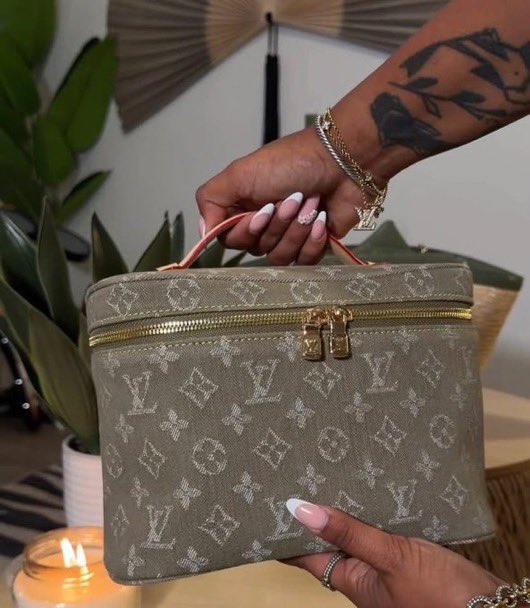 thatgirlmulaa's tweet photo. Omg I need this BAG 😭😭😭😭 https://t.co/RUCtSGV33R