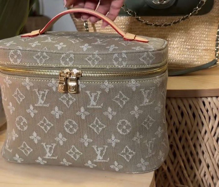 thatgirlmulaa's tweet photo. Omg I need this BAG 😭😭😭😭 https://t.co/RUCtSGV33R