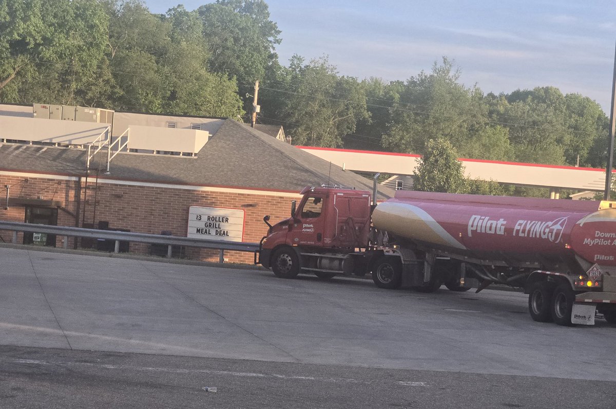 jpcritter's tweet photo. Riddle me this,  a pilot fuel truck is delivering to a Speedway with a Pilot across the street, so how come Pilot is charging .10 cents more per gallon? https://t.co/VOU3c1kFrG