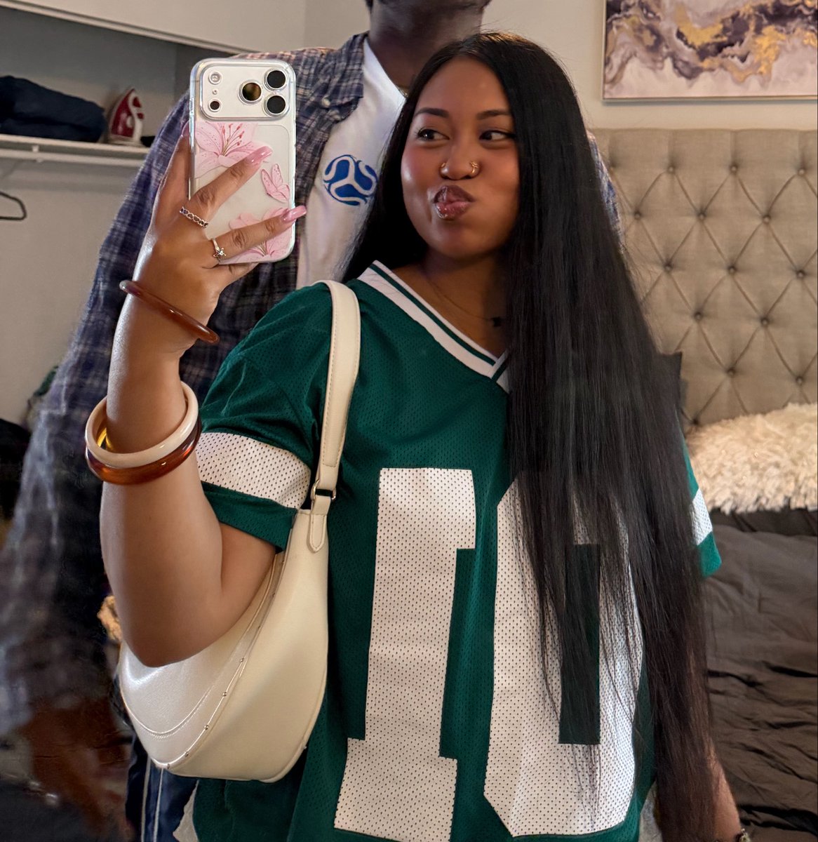 bbymeesh's tweet photo. perfect brown skin award goes to ME 🏅🥰 https://t.co/lwfLS9o1Cl
