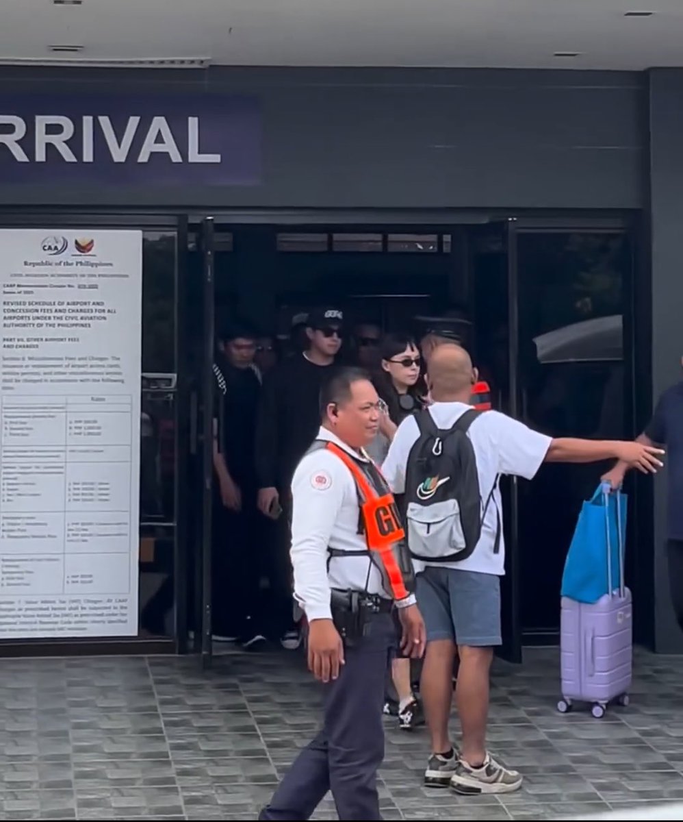 blairwaldorfs_'s tweet photo. five of seven of our og kontraks are in dumaguete 🥹 sure na to incognito nga ginagawa nila don 😂 https://t.co/8h7OBkPRHR