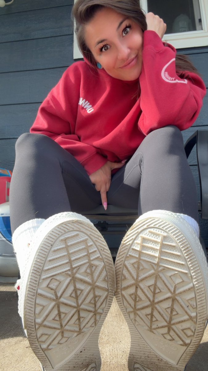 SneakerPeach's tweet photo. Blue Moon Fit Check ✅

Red Unwell Hoodie 
Basic Black Spaghetti Srap Tank 
New Black LuLus 
White Nike Socks 
“Lovers Only” Valentines Chucks 😍

✨Unwell with Love ✨ https://t.co/aFsIjuKOp7