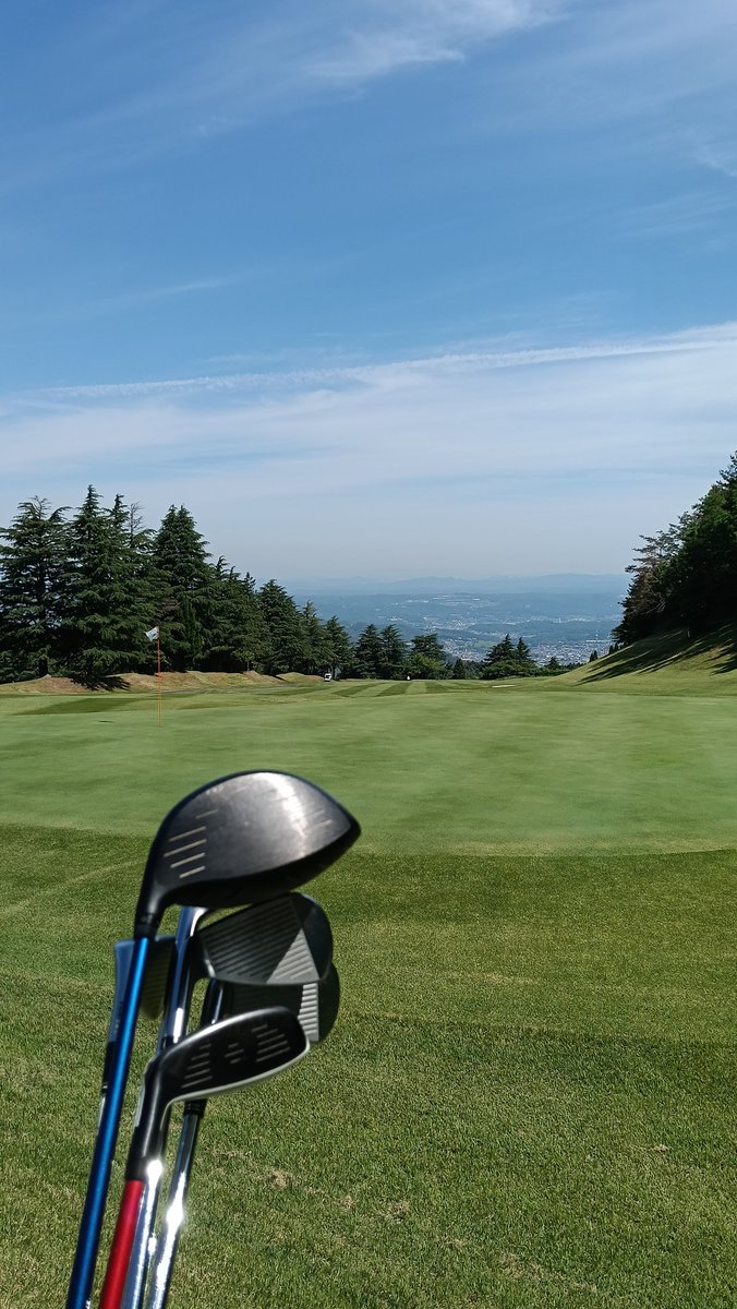 kaizenryman's tweet photo. さぁ、1年半振りのゴルフ⛳
目標は100切り‼️
めっちゃいい天気で最高のゴルフ日和👍

#イマソラ #ゴルフ
#ゴルフ好きと繋がりたい https://t.co/YYSRIxinFC