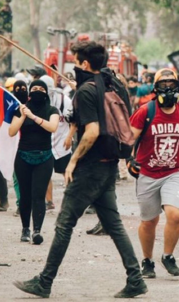 s1r_3n4_S07's tweet photo. @Jou_Kaiser @STarzijan Cuándo se va preso este TERRORISTA !!!?
Cárcel ‼️ a los octubristas q intentan asesinar a @Carabdechile  !!! https://t.co/cr9FEzGYkN