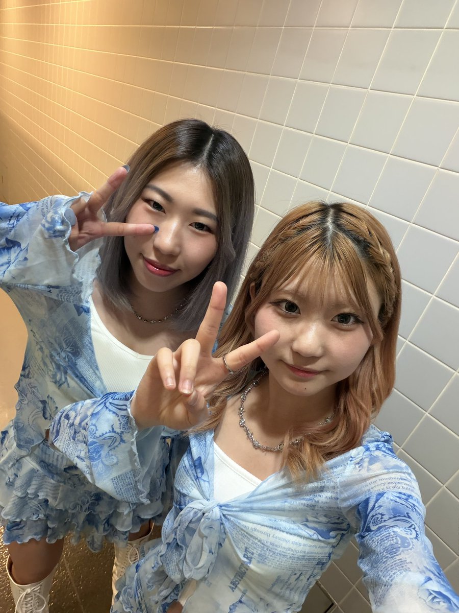 konoha1108t's tweet photo. みなさんおはようございます☀️

昨日で、私が約8年間お世話になった東京アイドル劇場さんを卒業いたしました。

サプライズでせなちゃんとりあちゃんが歌ってくれて、とっても嬉しかったです🥹

最後のアイゲキ、噛み締めて歌わせていただきました。

アイゲキのみなさんとは、また他の場所でもお会いできたらいいなと思ってます^^

アイゲキを卒業しても、また新たなステップに行けるよう、頑張っていきます!!

来てくださったみなさま、本当にありがとうございました🙏

 #アイゲキ
 #高見このは
 #nanami
 #桜口せな
 #鈴木莉愛