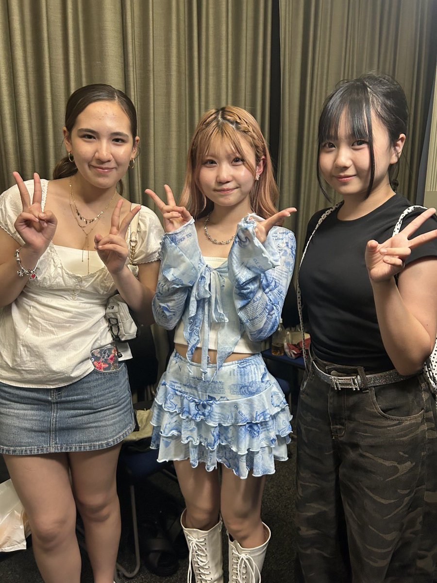 konoha1108t's tweet photo. みなさんおはようございます☀️

昨日で、私が約8年間お世話になった東京アイドル劇場さんを卒業いたしました。

サプライズでせなちゃんとりあちゃんが歌ってくれて、とっても嬉しかったです🥹

最後のアイゲキ、噛み締めて歌わせていただきました。

アイゲキのみなさんとは、また他の場所でもお会いできたらいいなと思ってます^^

アイゲキを卒業しても、また新たなステップに行けるよう、頑張っていきます!!

来てくださったみなさま、本当にありがとうございました🙏

 #アイゲキ
 #高見このは
 #nanami
 #桜口せな
 #鈴木莉愛