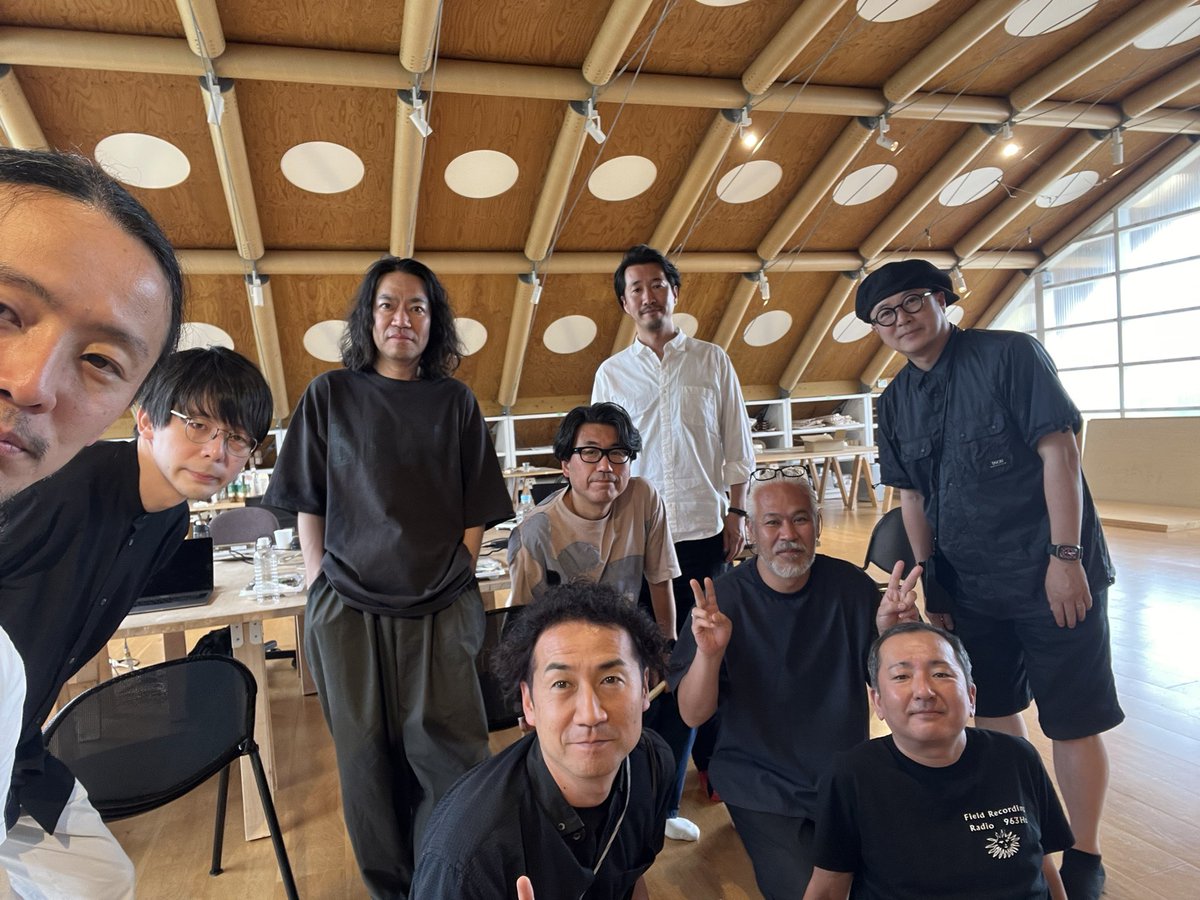 ryuji_fujimura's tweet photo. 学生がグループワークしている間、恒例の教員GDZ。各自の取り組みを共有し位置を測るよい機会。 https://t.co/gtbBE8fXee