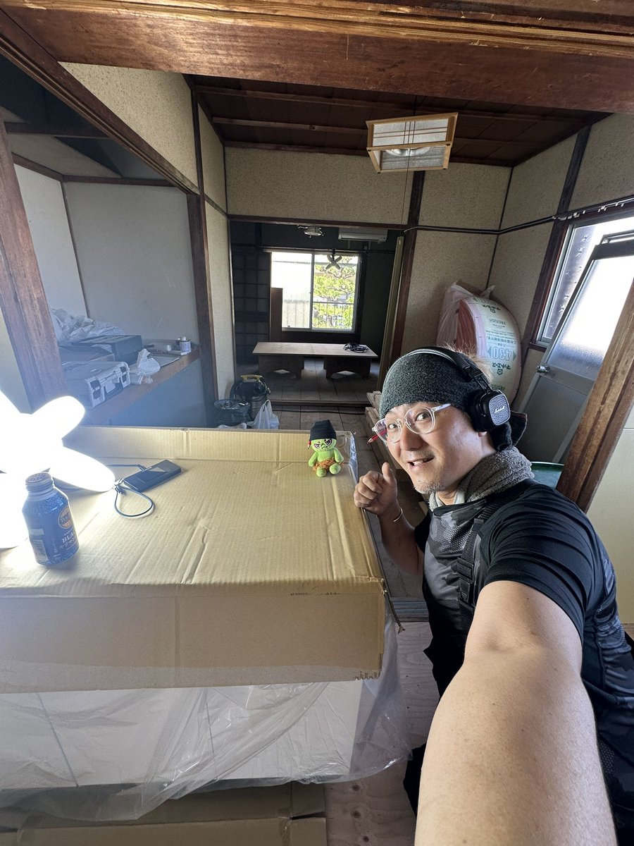 hideplus2's tweet photo. よろず屋　秀＋✨

今月も引き続き空き部屋の
ハウスクリーニング＋リフォーム✨

ヤーマ親方😄
張り切ってやりましょ〜💪
#よろず屋 #ハウスクリーニング #リフォーム https://t.co/4t08knm7dA