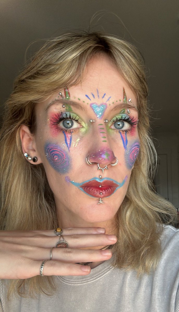frogberryyy's tweet photo. candy clown https://t.co/b0ptNBeq5P