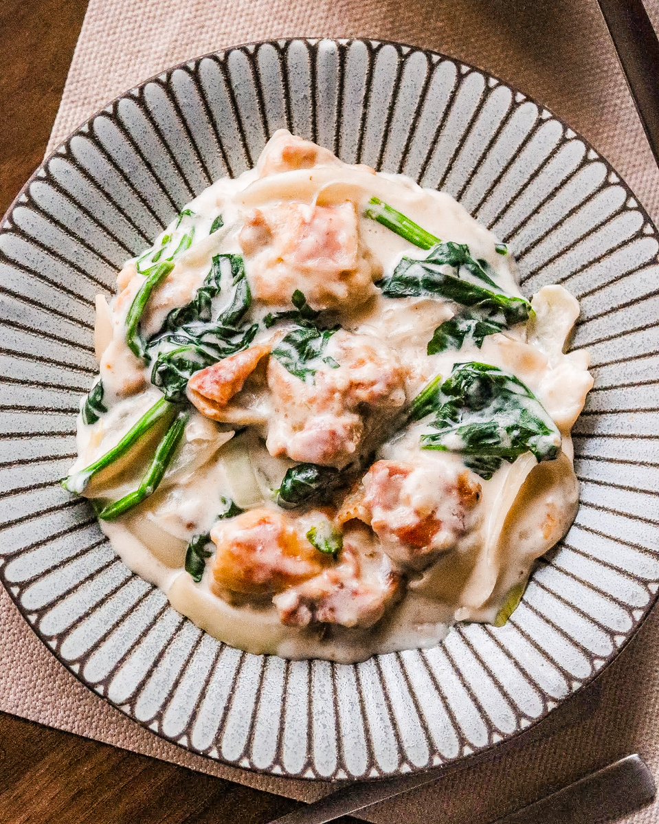 cookpad_news's tweet photo. 牛乳1本、
おいしく消費したいならこれ。
鶏ももとベーコンの旨みが溶け込んだ
濃厚クリームに、
ほうれん草がどっさり。

パンが止まらなくなるやつです🤤 https://t.co/LXHvzn45GR