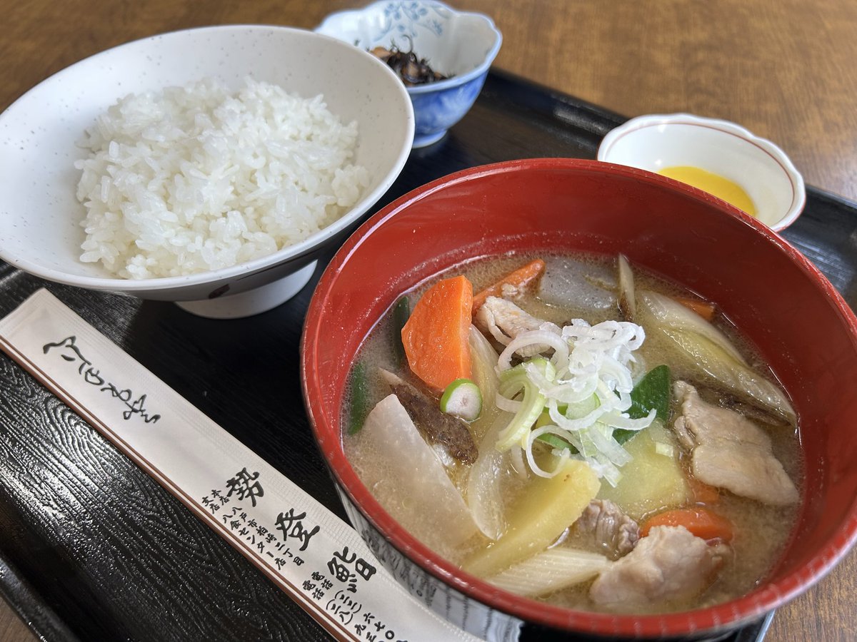 Seto_sushi's tweet photo. 本日のサービス品は、ひっつみ汁定食(730円)です！
冷やし中華、始めました✨
 #ランチ  #日替わり定食  #八戸  #八食センター  #勢登鮨  #ひっつみ汁  #冷やし中華 https://t.co/4opcE7OWJw