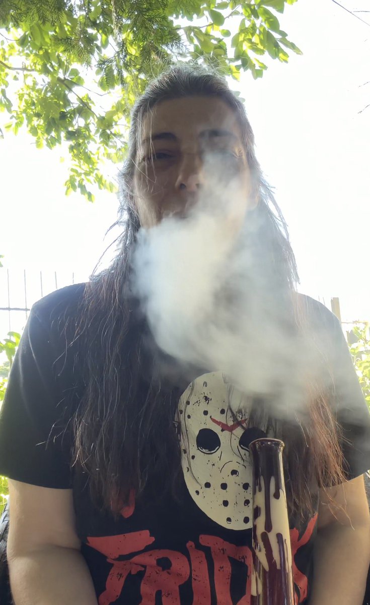 MistressOfGanja's tweet photo. @EricMKlein1 @kitten_frog @AllySally777 @BigA7508 @d0nt_plz_ @natedogg199110 @michiganjamomma @melimkg3493 @madelinef31 @MagicA664 @pixieecxnt @yrlilpony @melodygrows @AlfredTran @Dreadlockdaddy @RoseKitty1997 Cheers Everybody; I missed this earlier!
Hope you all had a superb SlackerSunday! 
😶‍🌫️💚💨🧟‍♀️🎥🧟‍♀️💨💚😶‍🌫️ https://t.co/ZE1bOHdsx2