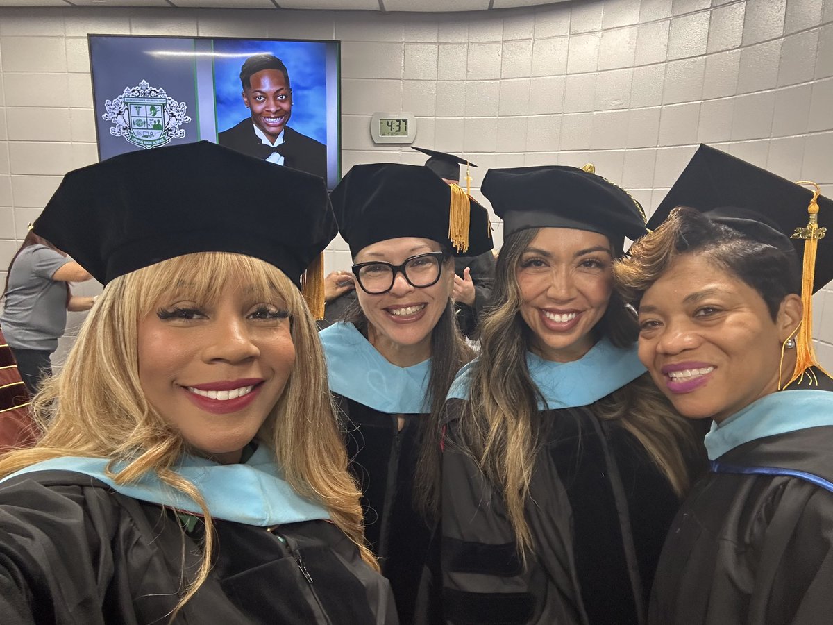 LaTracyHarris's tweet photo. 🎊We’re proud of the Wunsche High School Class of 2026! Thank you for your dedication and spirit. Here’s to new beginnings and bold futures. @SpringISD #WunscheProud #Graduation2026 https://t.co/Qg7e1a5QOz