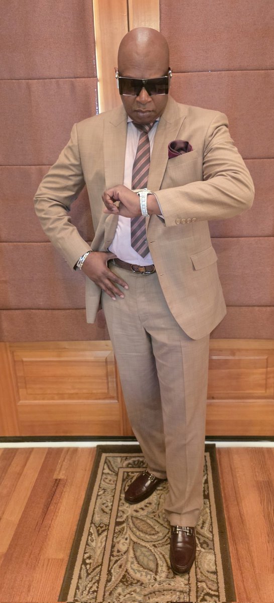 ronthemotivator's tweet photo. Sometimes God will allow you to get uncomfortable to help you shift your focus to His purpose and higher calling. #fashion #trusttheprocess  #godsplan  #lifestyle  #swag https://t.co/oX1B89eF2c