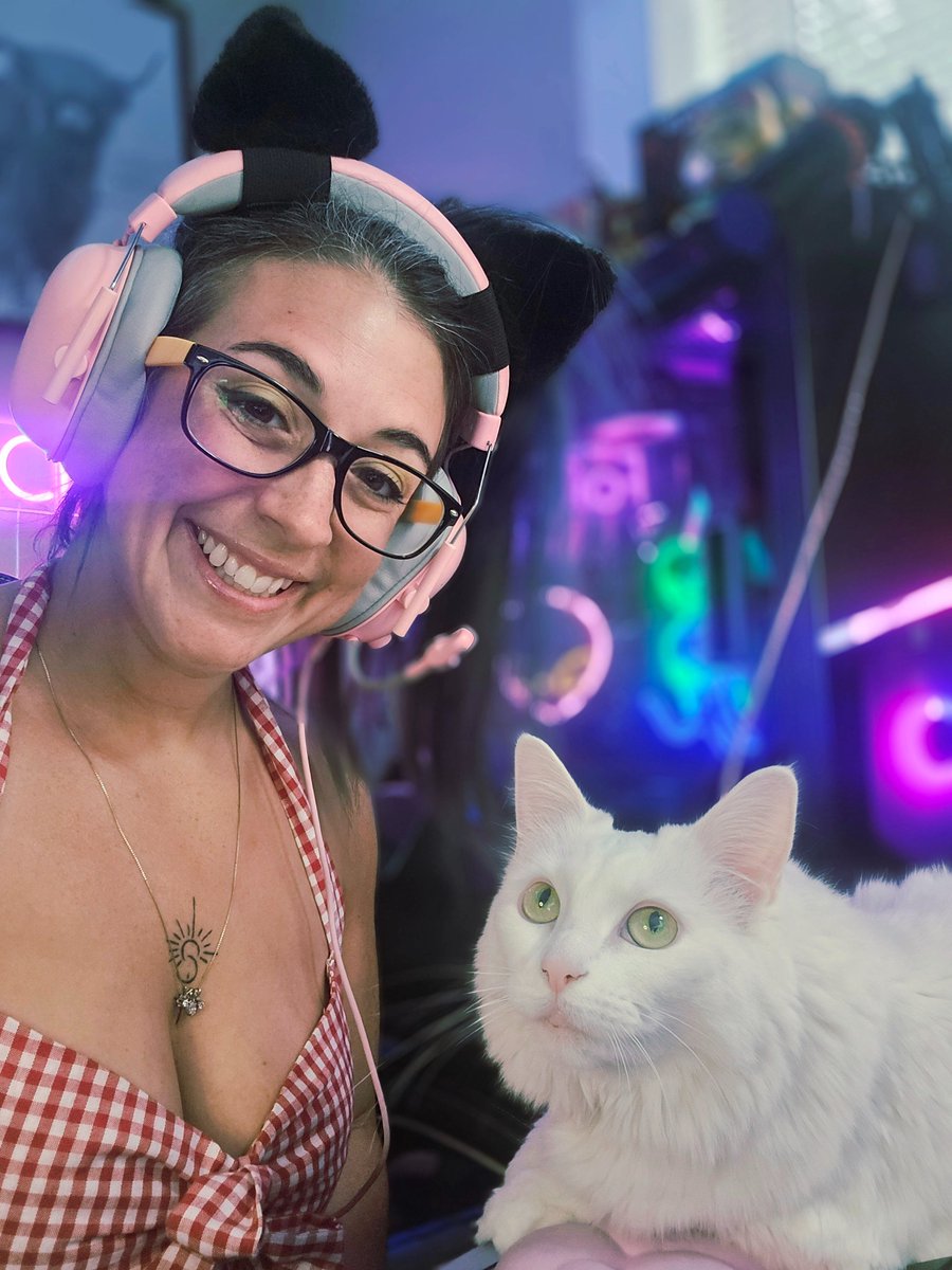 FailChildJo's tweet photo. 🧱 LEGO Batman Part 2: Crime Fighting &amp; Bad Decisions 😆 

live now!!! 💜

https://t.co/7tZcLCSOC7

Also this weeks streams! 

And Navi being a creep 😅 

#cats #legobatman #twitch https://t.co/buZVFF4Vu1