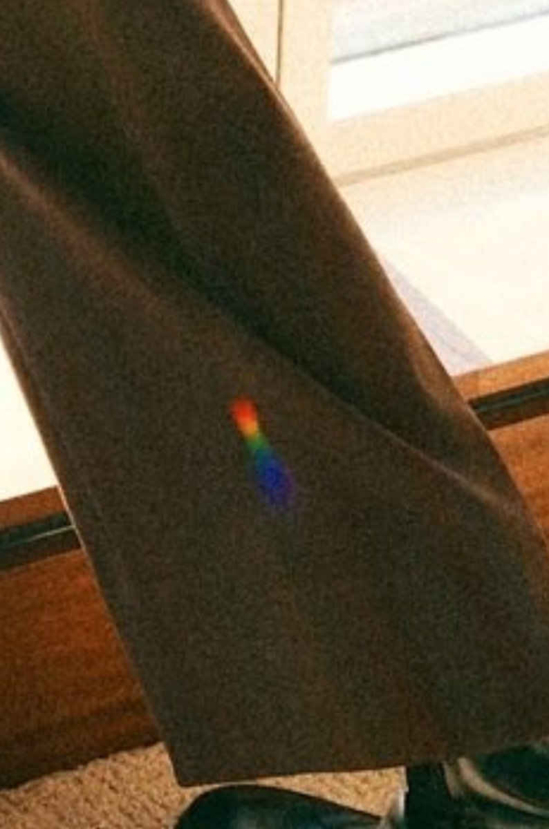 huddromi's tweet photo. pause is that a lil rainbow on the back of hudson’s pants 🥹🥹 https://t.co/57oykJdjNY