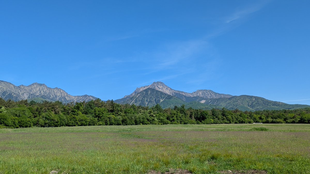 KEEP_EE's tweet photo. 【6/1の八ヶ岳定点観測】                              
天気：晴れ　現在の気温：21℃         
本日より６月、初夏の日差しを浴びる八ヶ岳です。森からはエゾハルゼミの大合唱が響いています。   
#清里 #八ヶ岳 #天気 https://t.co/hSbXE3zLrB