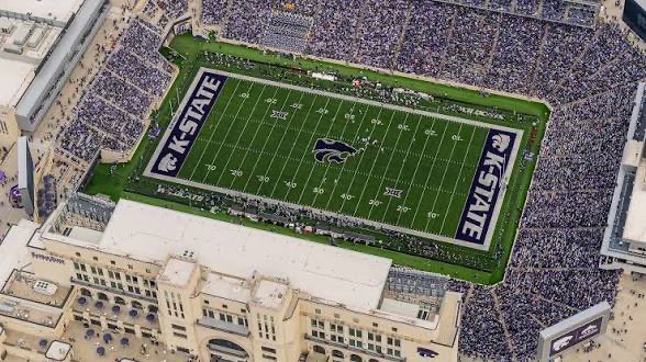 IsraelJohnigan's tweet photo. After a great camp and conversation with Coach @CK_KleinCollin @CoachBufordJ @CoachBrianLepak I am blessed to receive my 5th D-1 offer from @KStateFB #Agtg🙏 @JPRockMO @PrepRedzoneMO @BlairASanderson https://t.co/8n4jXJSCKn