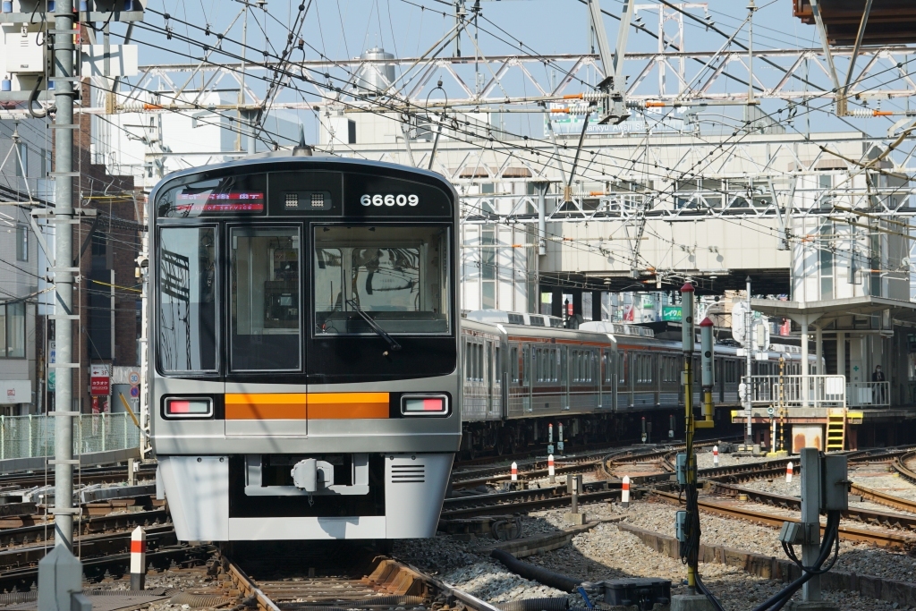 OsakaSubwaycom's tweet photo. 四つ橋線・堺筋線で車内放送が新声優に放送更新される
https://t.co/aLGwlDninr

今日から、四つ橋線と堺筋線の車内放送が紀伊さつきさんへと切り替わったようです
秀平さんが残っているのは御堂筋線・谷町線だけとなりましたね～