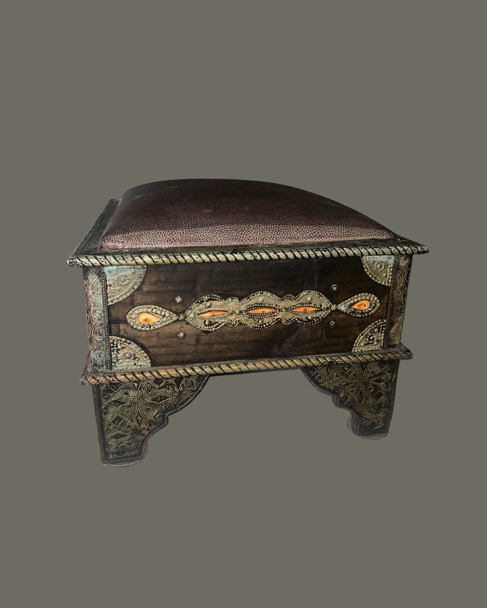 HomePricerite's tweet photo. PRICE DROP ✨Moroccan-style Hana footstool with solid wood frame, brass detailing, and genuine leather seat 🤎

Pre-owned with character wear.
💰 NOW JMD $14,500

DM us to order today 
📍Kingston, #Jamaica https://t.co/LmhCfaYAG3