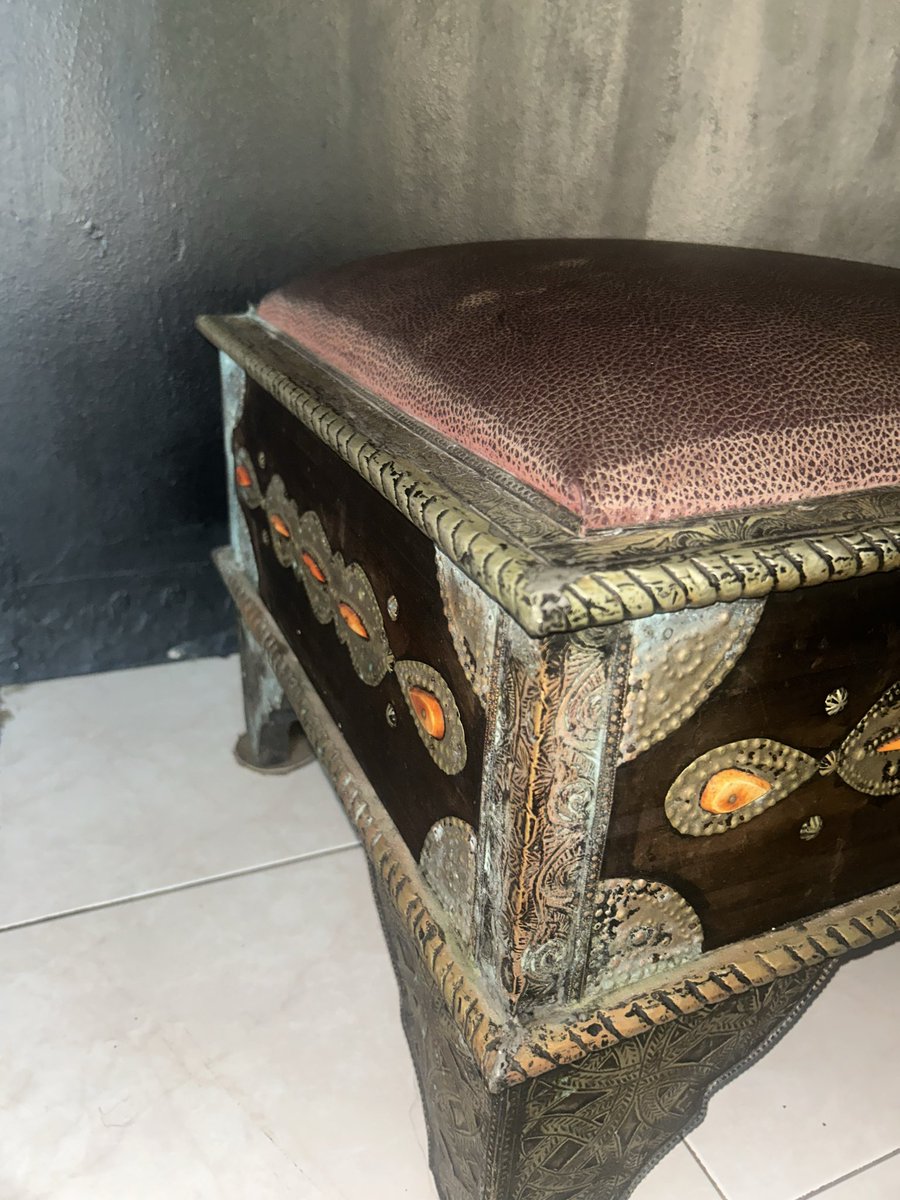 HomePricerite's tweet photo. PRICE DROP ✨Moroccan-style Hana footstool with solid wood frame, brass detailing, and genuine leather seat 🤎

Pre-owned with character wear.
💰 NOW JMD $14,500

DM us to order today 
📍Kingston, #Jamaica https://t.co/LmhCfaYAG3