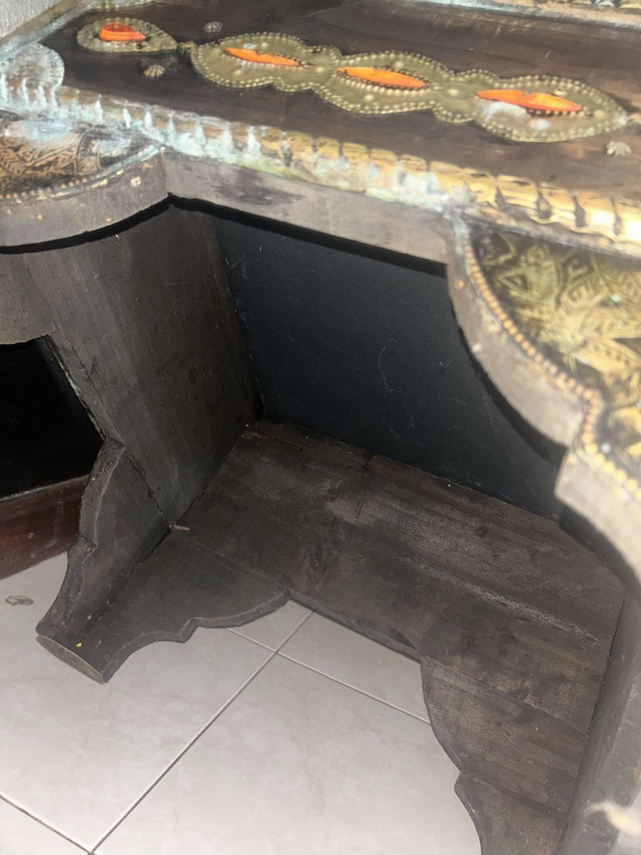 HomePricerite's tweet photo. PRICE DROP ✨Moroccan-style Hana footstool with solid wood frame, brass detailing, and genuine leather seat 🤎

Pre-owned with character wear.
💰 NOW JMD $14,500

DM us to order today 
📍Kingston, #Jamaica https://t.co/LmhCfaYAG3
