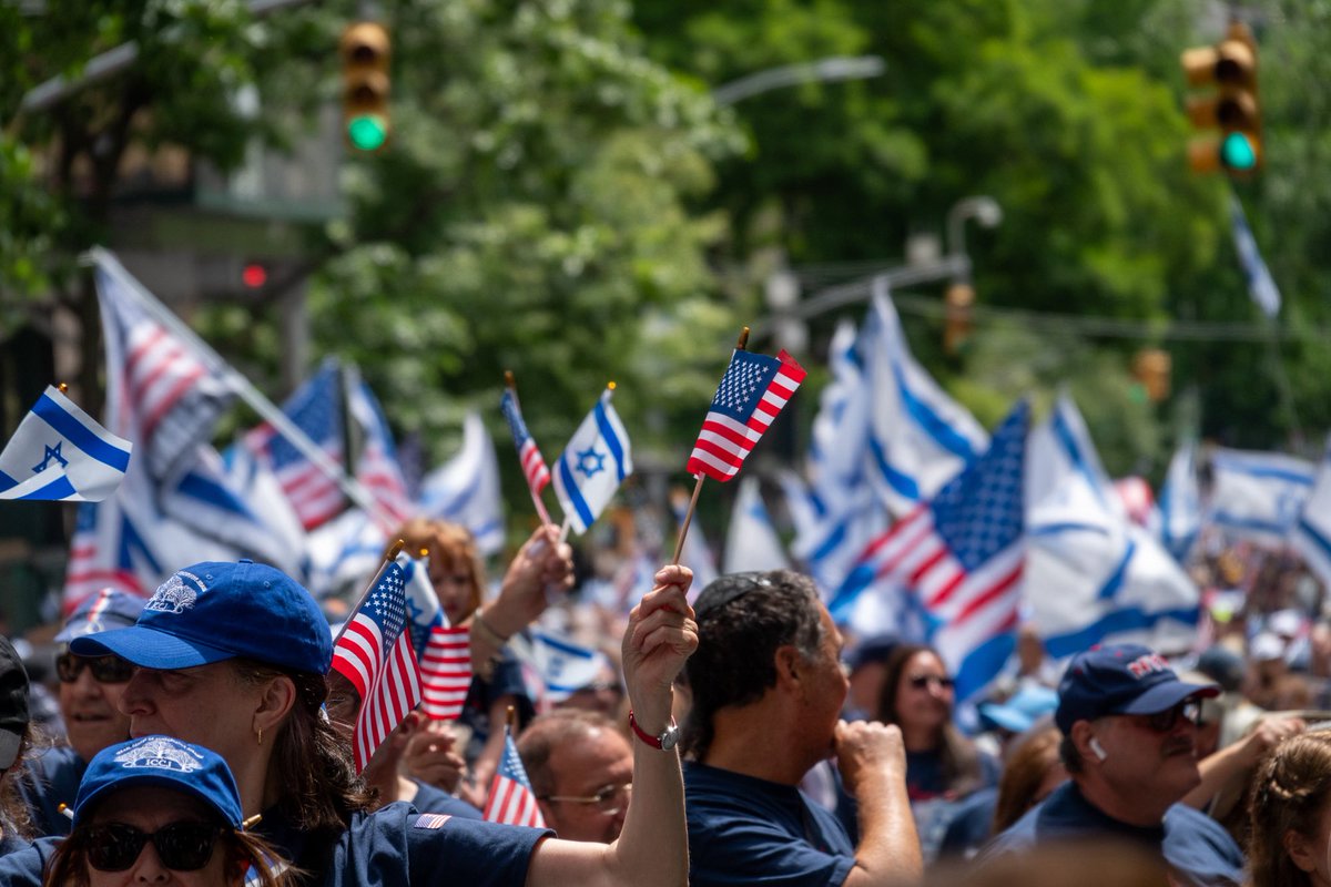 ericadamsfornyc's tweet photo. It was great to march today alongside friends and leaders from Israel, including Knesset Speaker @AmirOhana, Jerusalem Mayor @MosheLion, Consul General @Ofir_Akunis, and so many others, together with thousands of proud New Yorkers.

A special thank you to the NYPD for a job well done keeping everyone safe and ensuring a successful parade for all. 🇺🇸🇮🇱