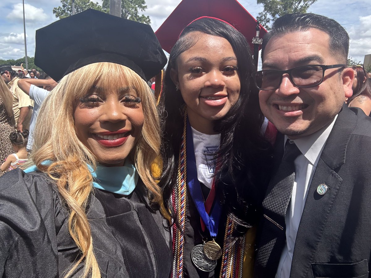 LaTracyHarris's tweet photo. 🎉Westfield Mustangs, Class of 2026: you did it! Celebrate every memory and chase every opportunity ahead. The world is yours. #WestfieldGrad #ClassOf2026 @SpringISD @whsmustangs @SISD_Supe https://t.co/i5k8BNwWQS