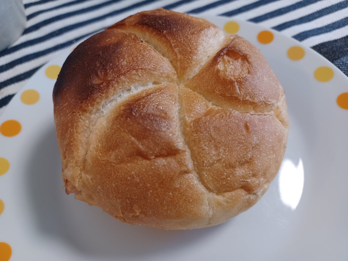 tabasumomer's tweet photo. 帰宅
京かるねで朝ごはん。パンが軽くて美味しい https://t.co/u4ayEh6trC