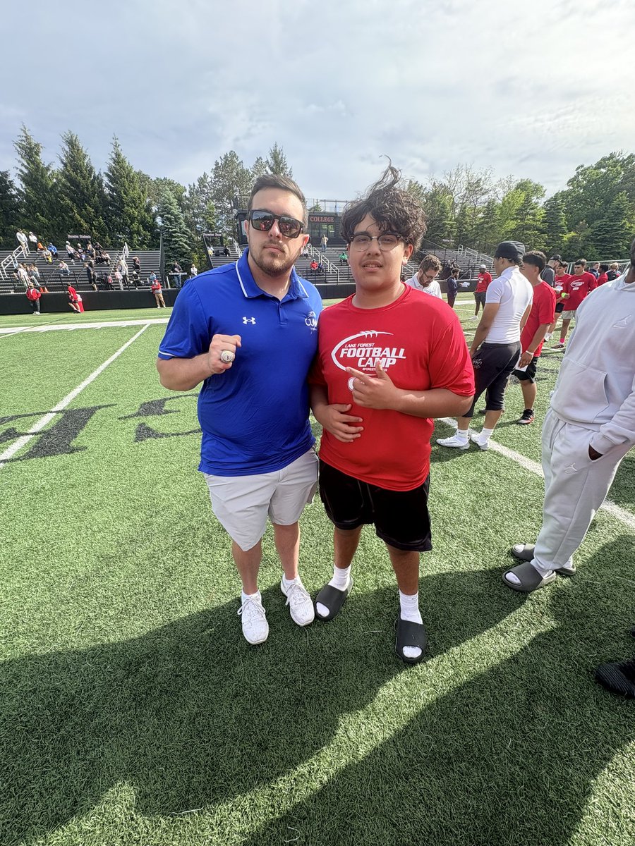 FrancoB2028's tweet photo. Had a great day competing at the Lake Forest Mega camp. Got great reps and work in with many coaches and other players

@_Conz__ @LFC_FOOTBALL @CoachBarnes43 @CoachSmith_2_ @FBCoachATaylor @CoachNErling51 https://t.co/vzQtOox2a3