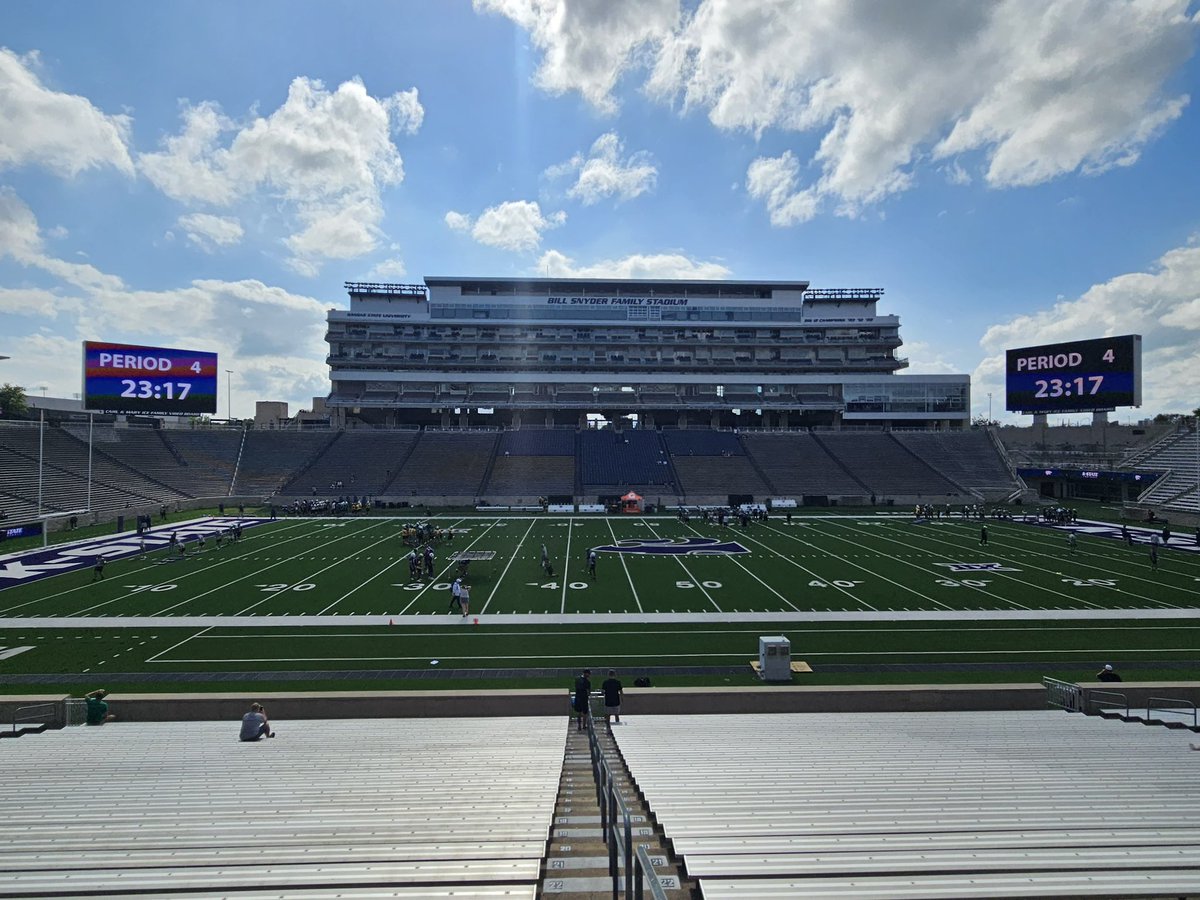 Morganlesch_29's tweet photo. Thank you @CoachNickToth and @CoachSvarczkopf for inviting  me out to manhattan had a great time competing and learning from all the coaches and players‼️
@DogStrength34 @emhsbulldogs @Coachjmerideth @CoachC_Mac @_ryangregg_ @TheCoachWarren https://t.co/sKmrnbOfXl