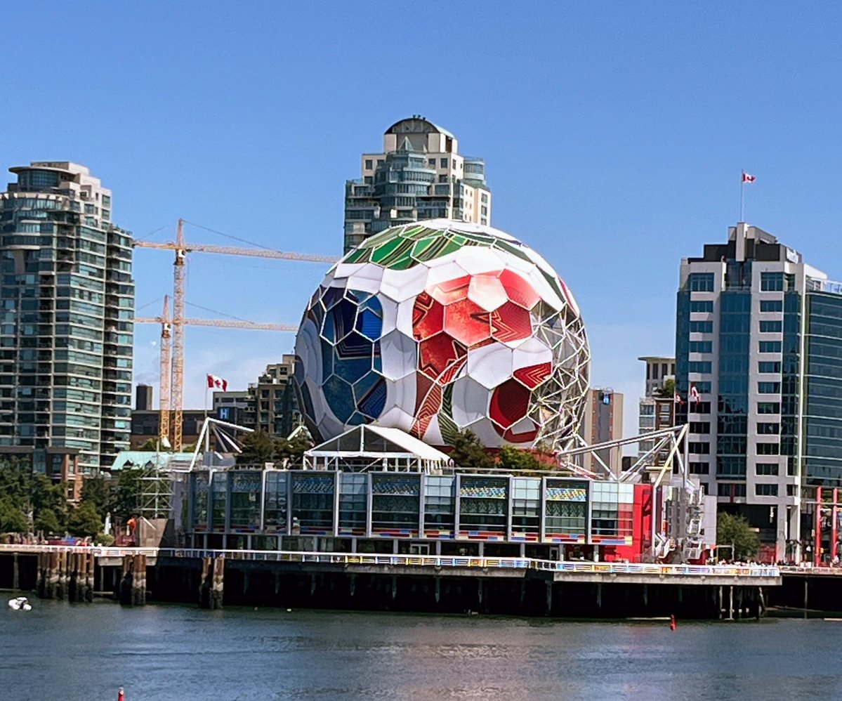 LAMD7989's tweet photo. Great afternoon ride today. The weather were absolutely perfect. Stopped at Granville Island for lunch and checked out some of the FIFA displays around the city.
To top it off, I got pulled over by my buddy from the Traffic Unit for paddling too fast in English Bay! 😂😎🫡 https://t.co/tjFiQb62kM