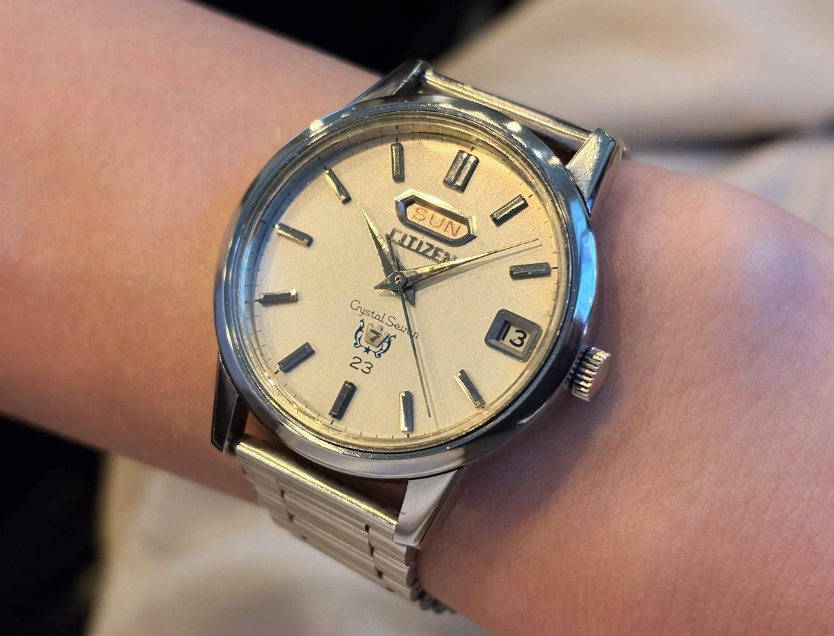 WatchTender's tweet photo. CITIZEN クリスタルセブン23
Ref. ACSS 2918-Y 径 35.5 ㎜ 

実直な顔立ちがカッコいい
シチズンが入荷しました！
#腕時計 https://t.co/6MhNQCQ8ge