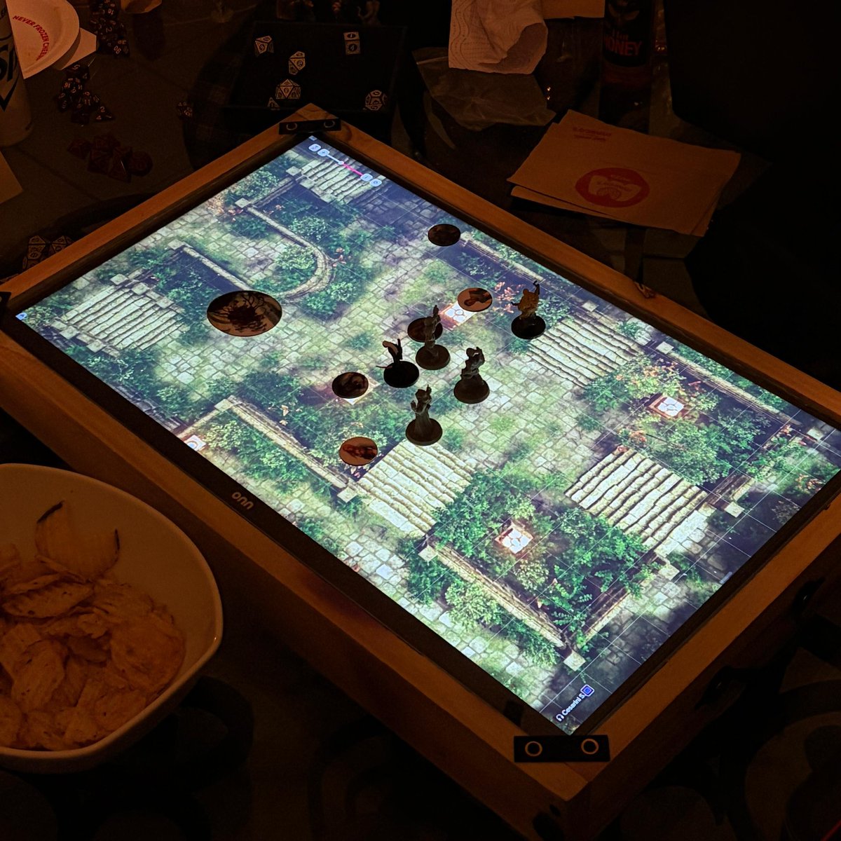 ConstantlyCesar's tweet photo. Played a fun one shot with my lovely friends https://t.co/NC1FPFdIhg